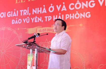 Phó Thủ tướng Hoàng Trung Hải, phát biểu tại Lễ khởi công dự án sinh thái 19 nghìn tỉ đồng tại đảo Vũ Yên (Hải Phòng).